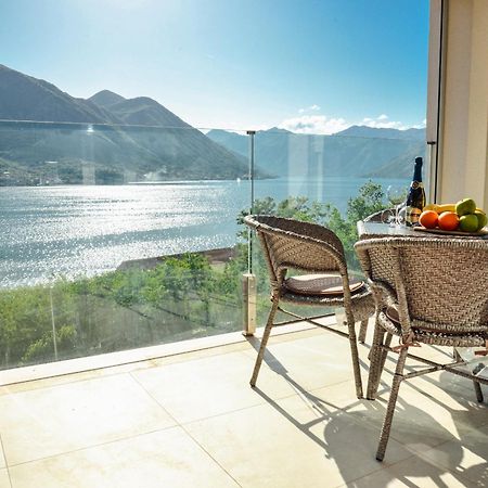 Sea View Apartment For 4 Kotor Dış mekan fotoğraf