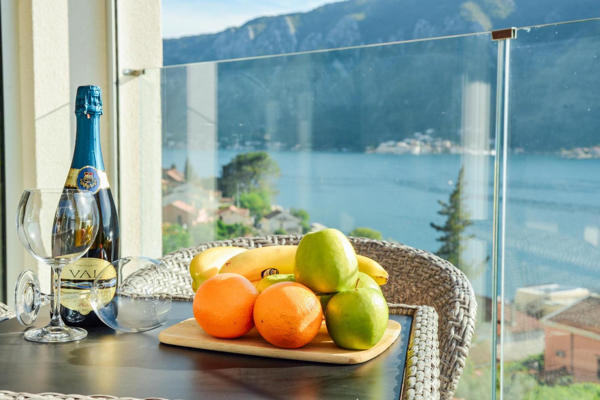 Sea View Apartment For 4 Kotor Dış mekan fotoğraf