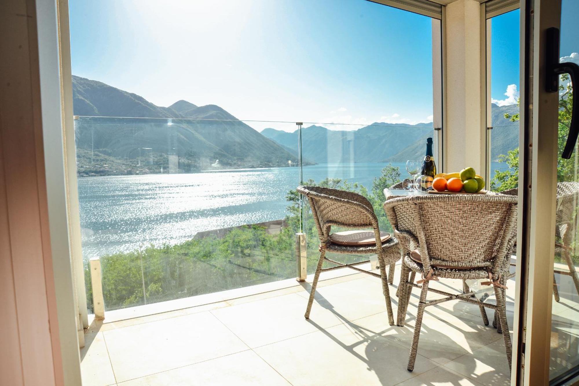 Sea View Apartment For 4 Kotor Dış mekan fotoğraf