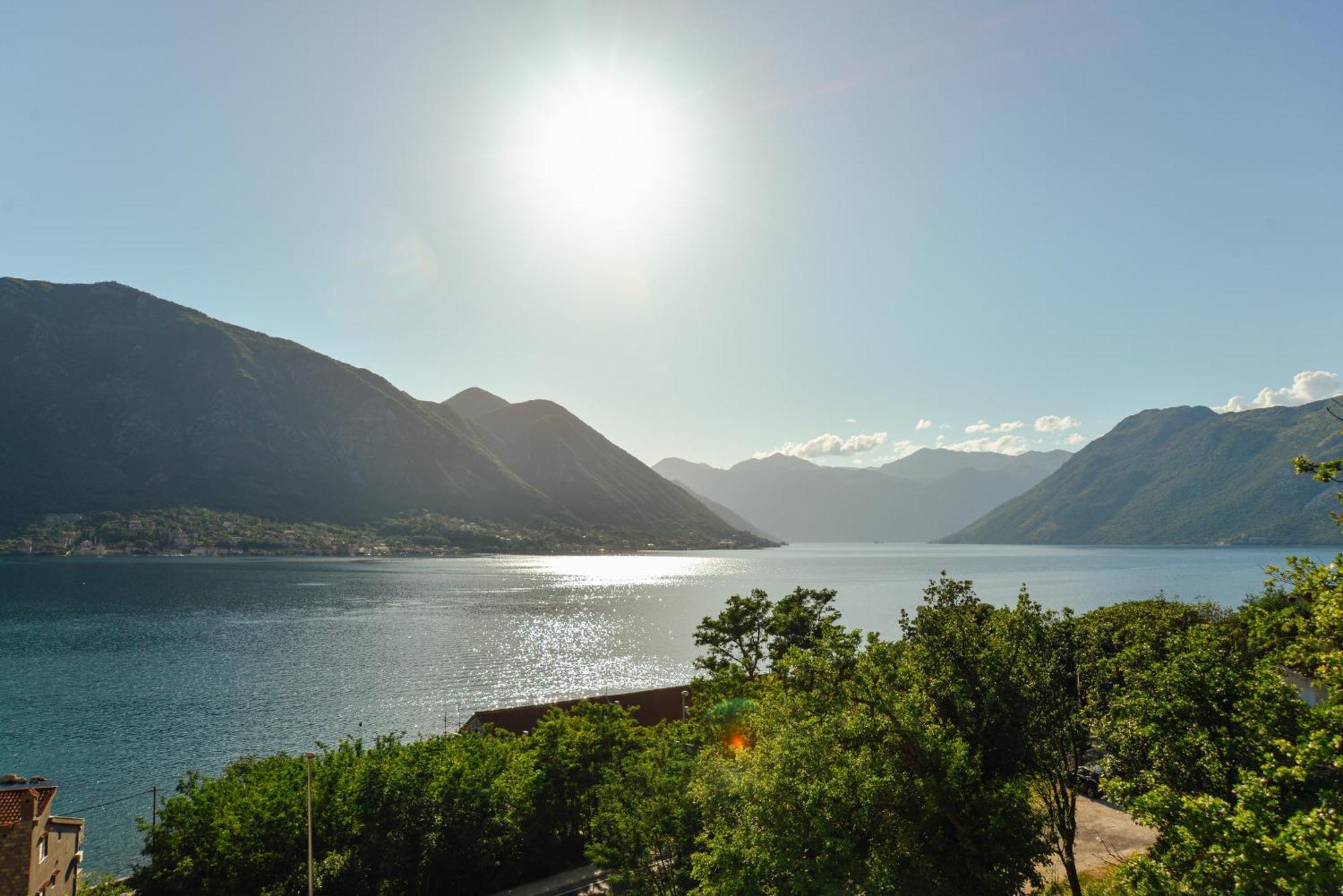 Sea View Apartment For 4 Kotor Dış mekan fotoğraf