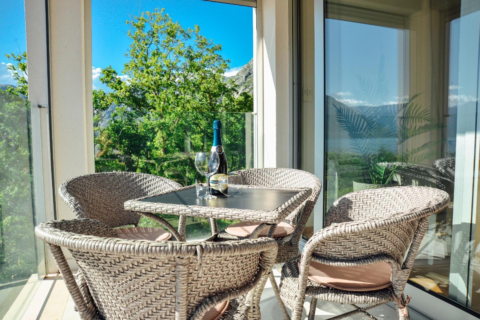 Sea View Apartment For 4 Kotor Dış mekan fotoğraf