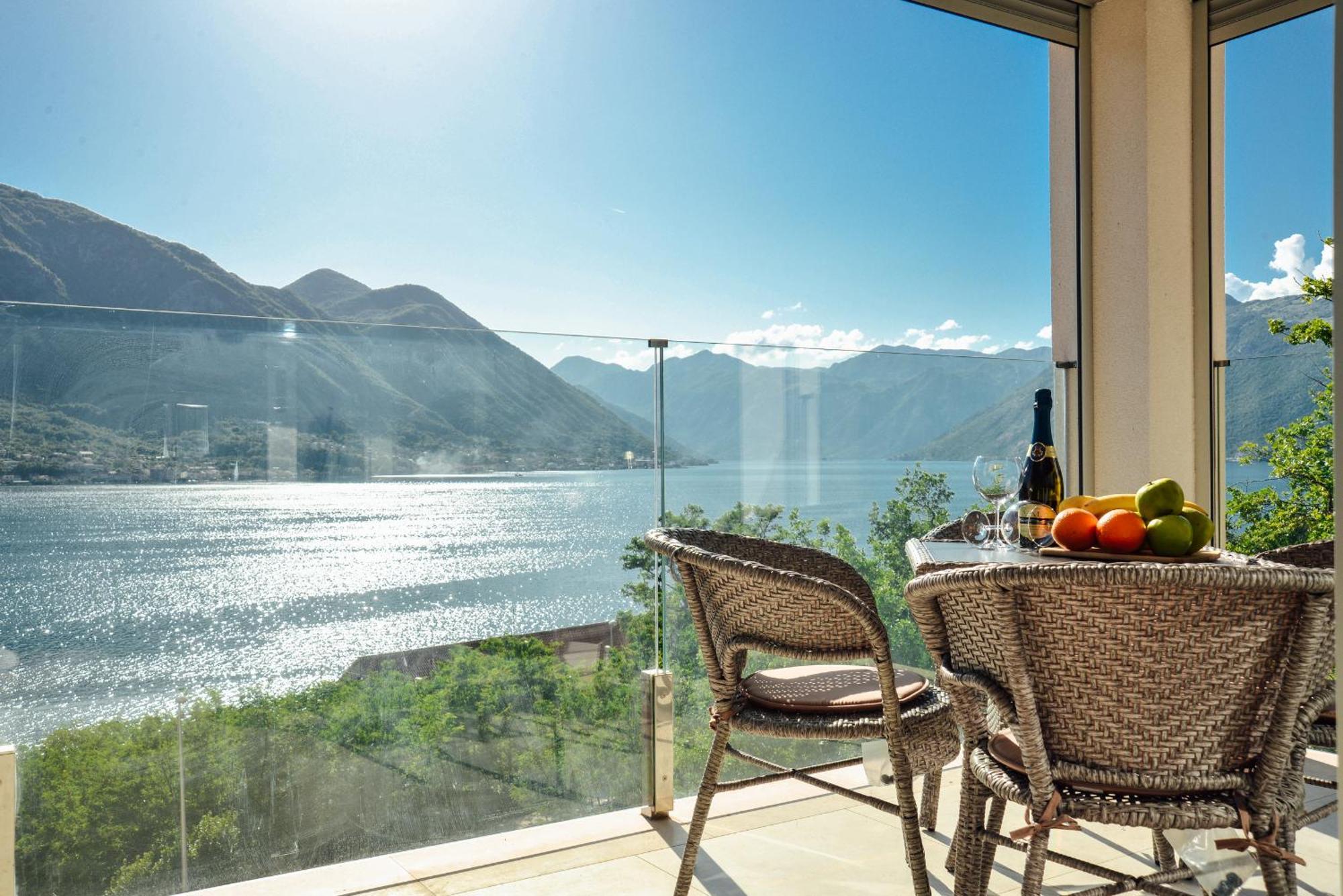 Sea View Apartment For 4 Kotor Dış mekan fotoğraf
