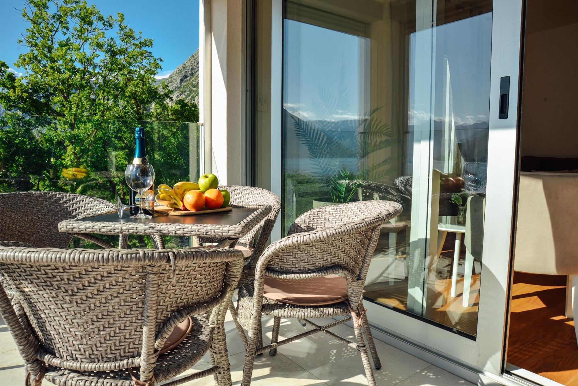 Sea View Apartment For 4 Kotor Dış mekan fotoğraf