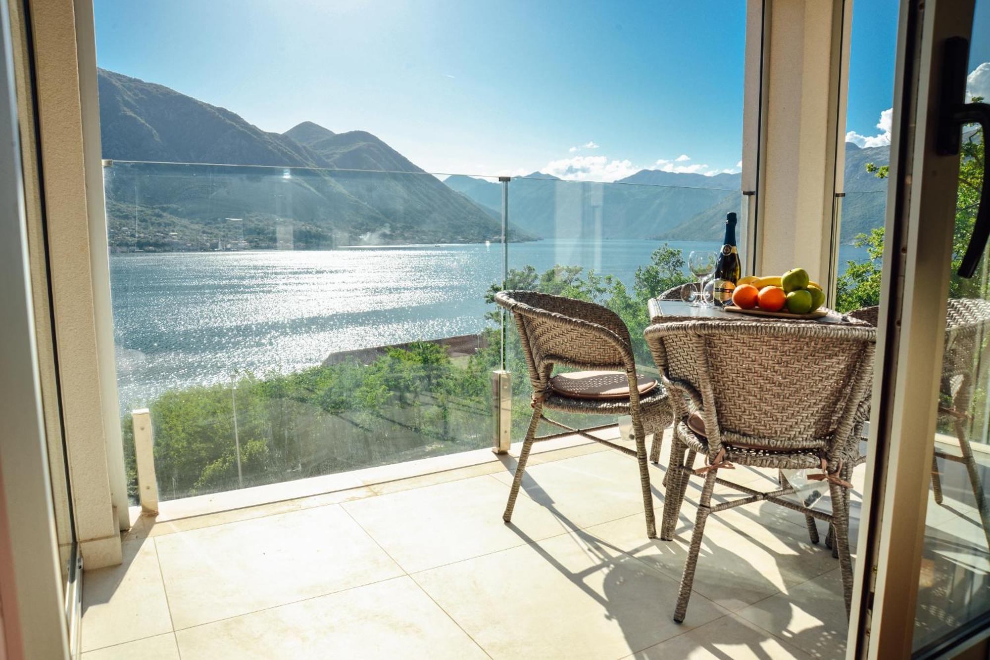 Sea View Apartment For 4 Kotor Dış mekan fotoğraf